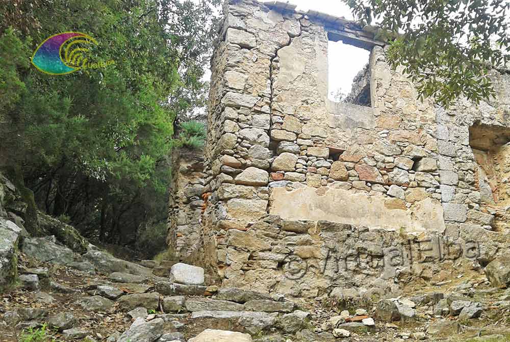 Particolari delle mura esterne del Romitorio di San Francesco Saverio