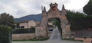 Arco di San Michele o dei Vantini (Bucine)