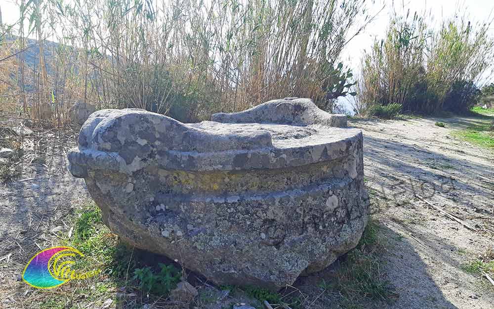 La Nave Cavoli scultura in granito di 2.000 anni