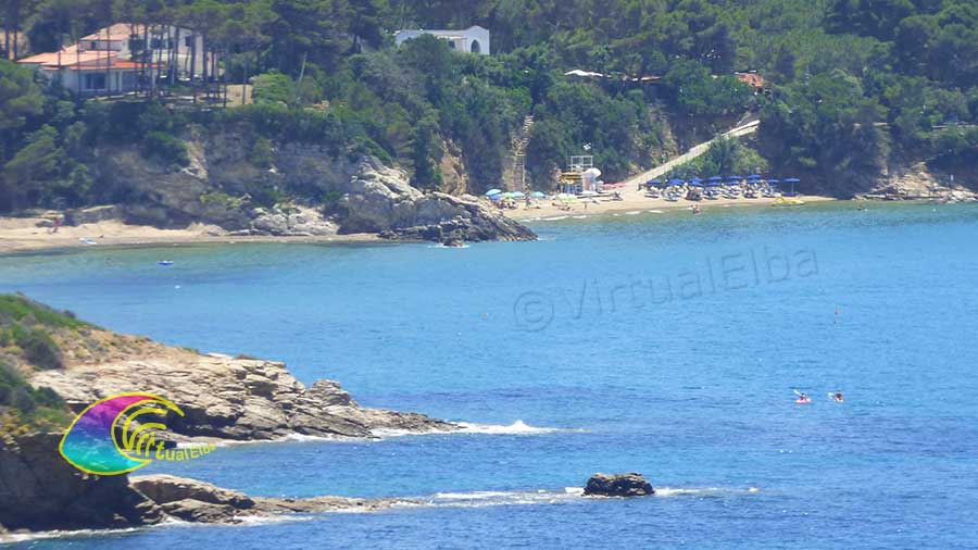 A dx la spiaggia delle Calanchiole a sx la fine della spiaggia Lido di Capoliveri