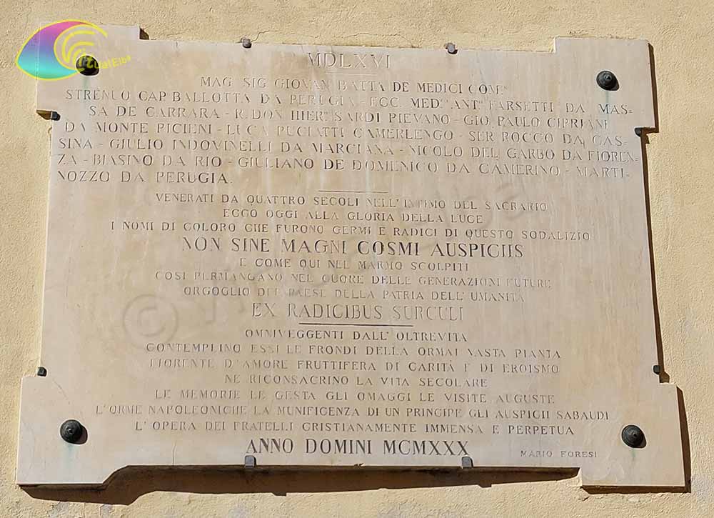 Epigrafe affissa alle mura della Chiesa