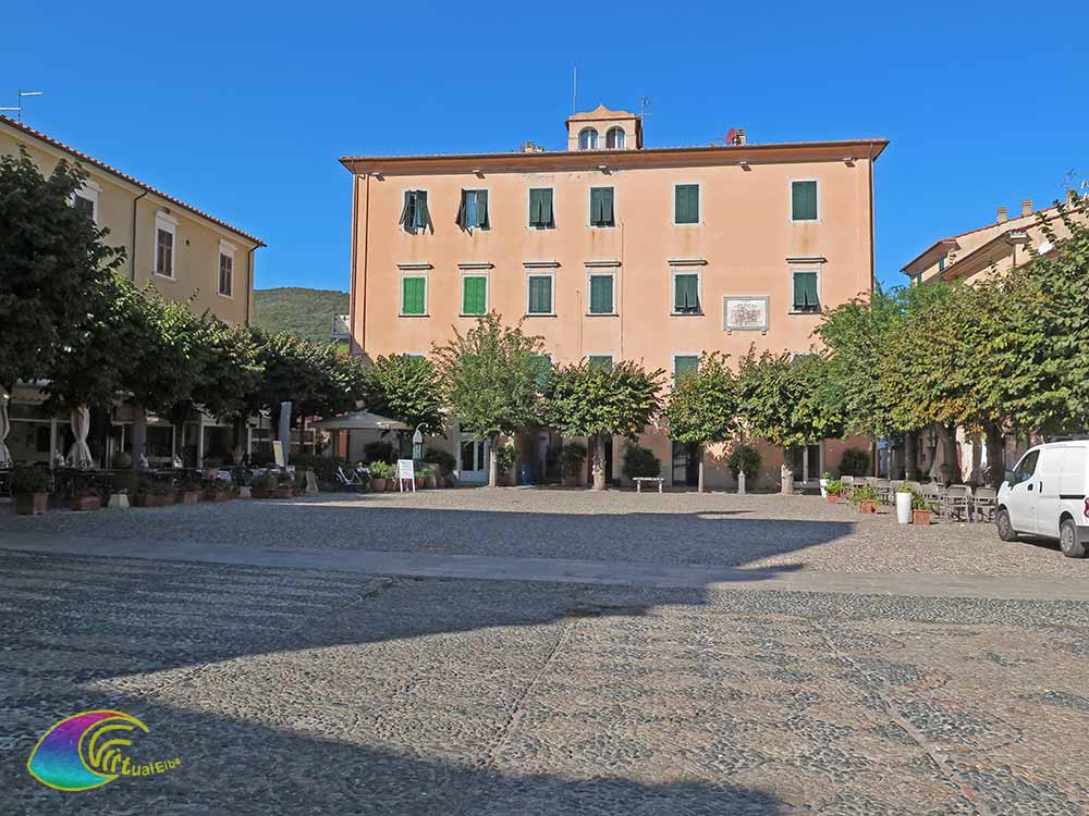 Piazza Vittorio Emanuele (nota anche piazza della Chiesa)