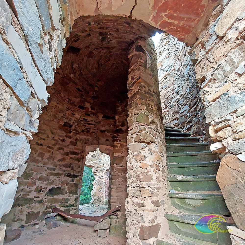 La Volta a Cupola e le scale che portano al piano superiore del Mulino a Vento di San Martino