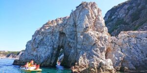 Faraglione dagli Argonauti, picchi rocciosi dal mare dell'isola d'Elba